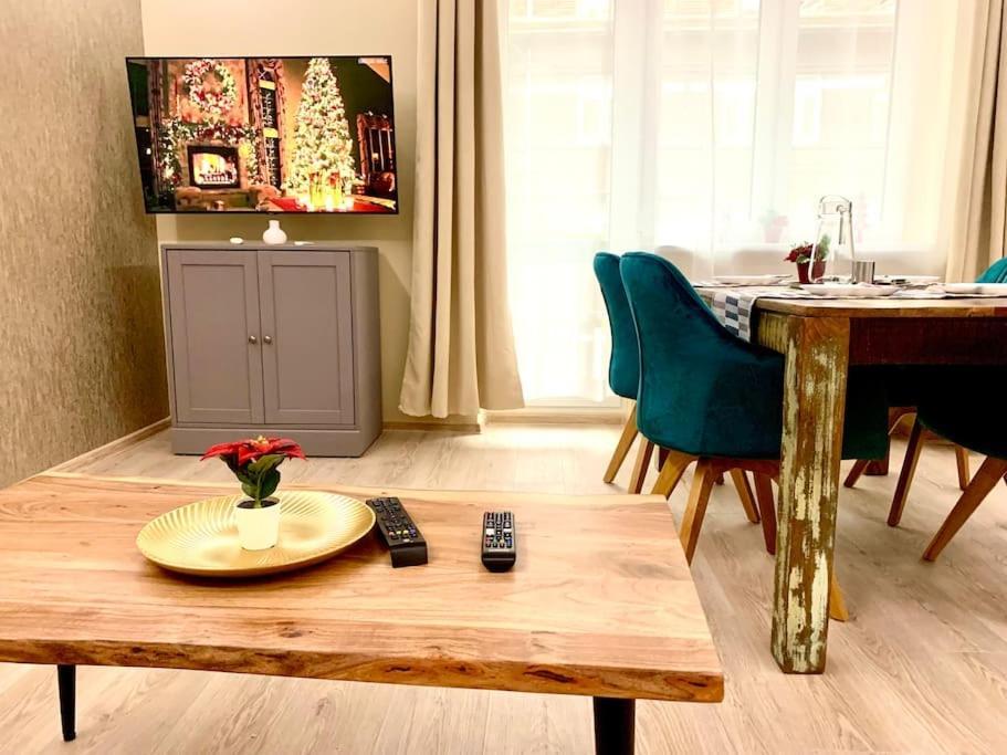 Brand New, Design Apartment Jojo, Oldtown, Balcony Братислава Екстериор снимка
