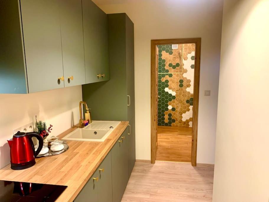Brand New, Design Apartment Jojo, Oldtown, Balcony Братислава Екстериор снимка