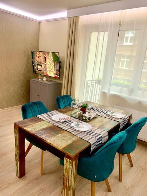 Brand New, Design Apartment Jojo, Oldtown, Balcony Братислава Екстериор снимка